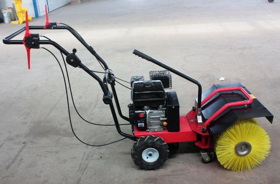 6.5HP स्नो पावर ब्रश स्वीपर रिकॉइल स्टार्टर हाई फ्लेक्सिबिलिटी के पीछे चलता है