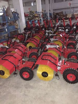 6.5HP स्नो पावर ब्रश स्वीपर रिकॉइल स्टार्टर हाई फ्लेक्सिबिलिटी के पीछे चलता है