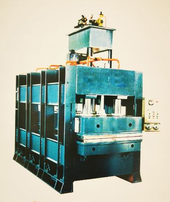 लकड़ी के काम के लिए CE प्रमाणन लकड़ी दबाने वाली मशीन कूल प्रेस मशीन 220V