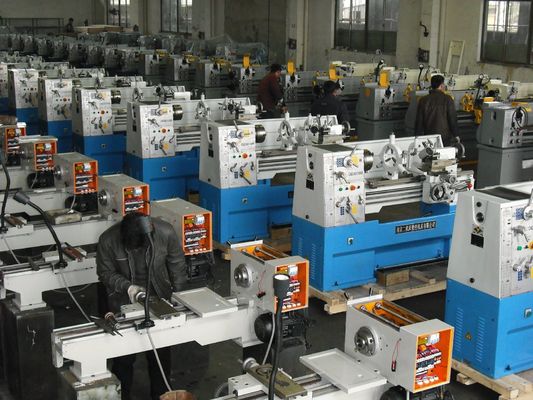 QL1320 क्षैतिज सीएनसी खराद सतह खुरदरापन धातु पाइप थ्रेड मशीन