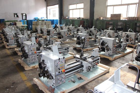 C6241 सीएनसी धातु खराद 230V दोहरी दीवार संरचना धातु बेंच खराद
